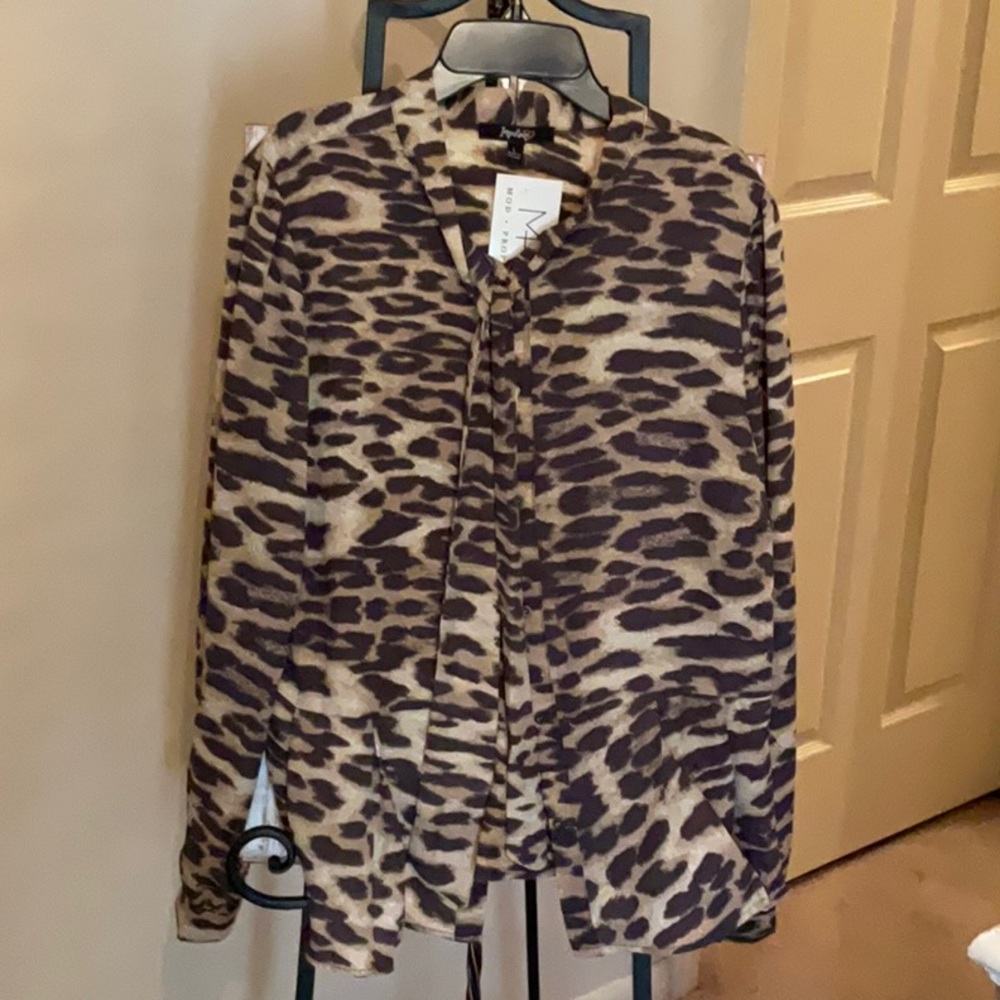Blouse. Leopard print.